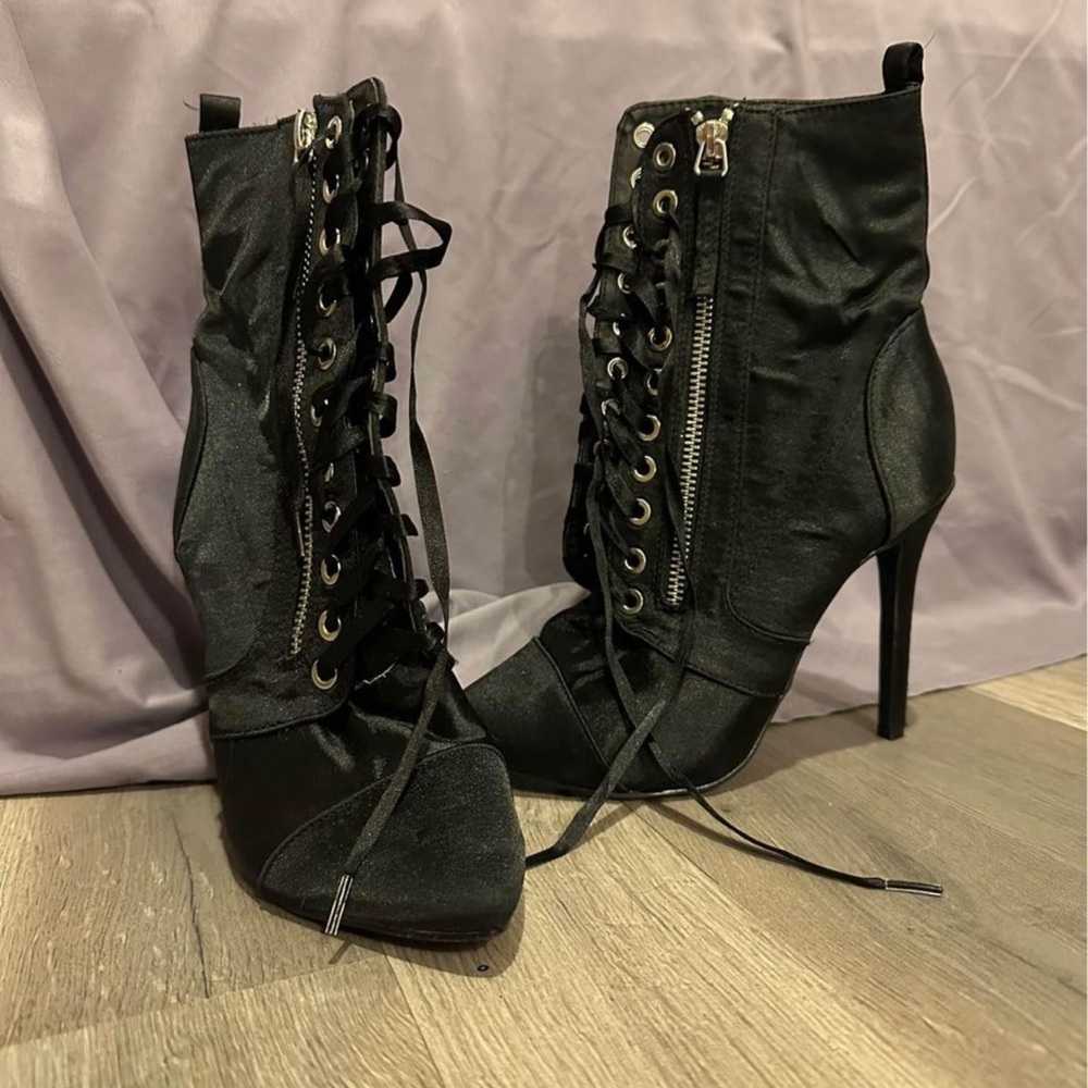 Heeled booties